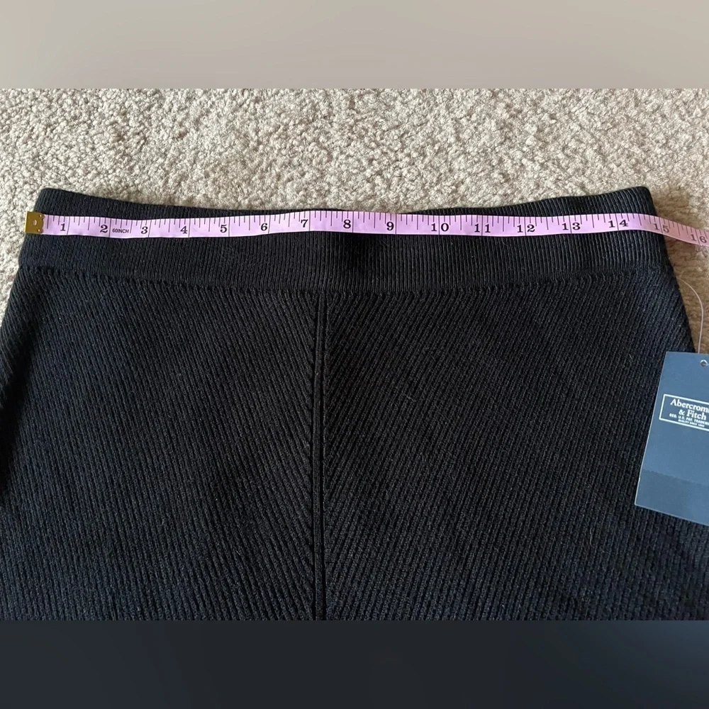 NWT Abercrombie & Fitch Ribbed Knit Skirt Black size Medium